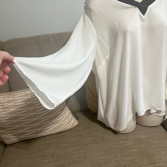 Kaari Blue Curvy Flowing Top - Picture 3 of 4